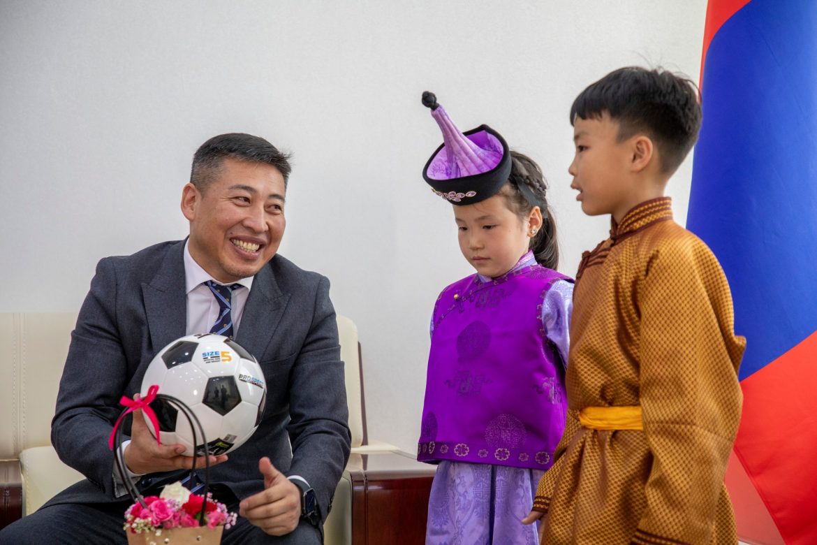 “Ирээдүйн Марадона”