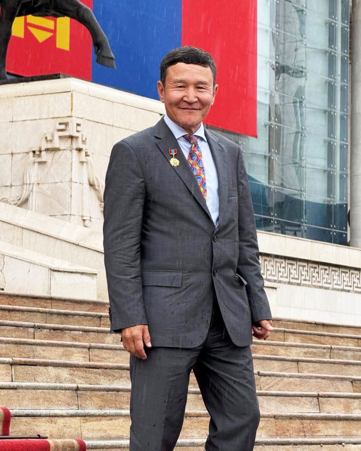 Үндэсний үйлдвэрлэлийн манлайлагч Ц.Ганбат Гавьяат эдийн засагч цолоор шагнагдлаа