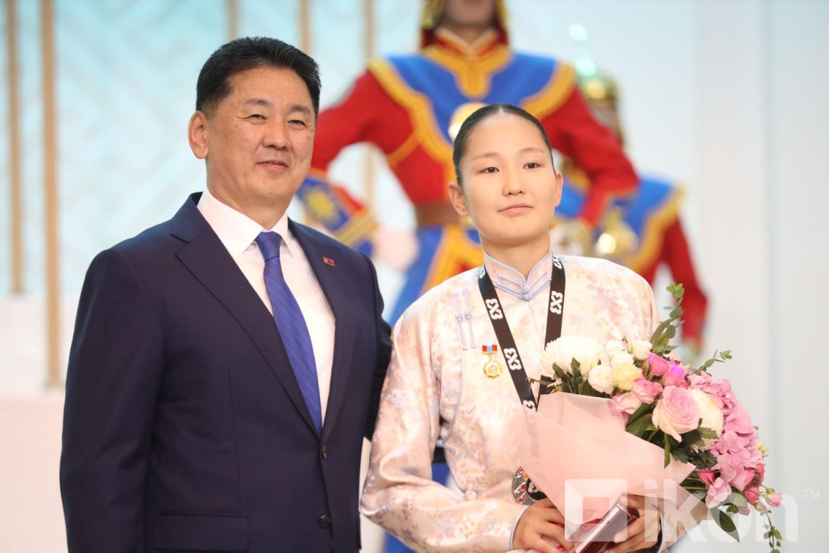 Н.Нандинхүсэл