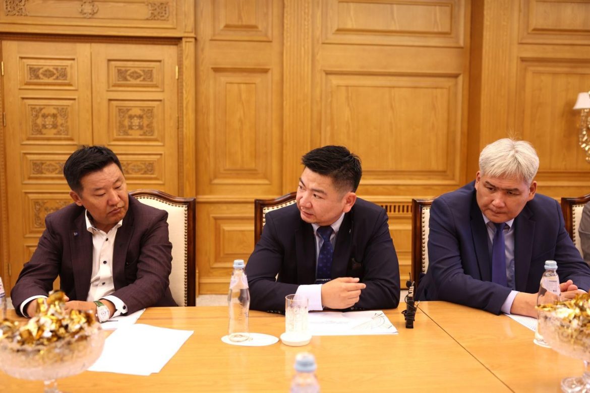 С.Бямбахорлоо: Хувийн хэвшлийн цалин нэмэх боломж байхгүй болсон, НДШ татварын ачаалал болж хувирлаа