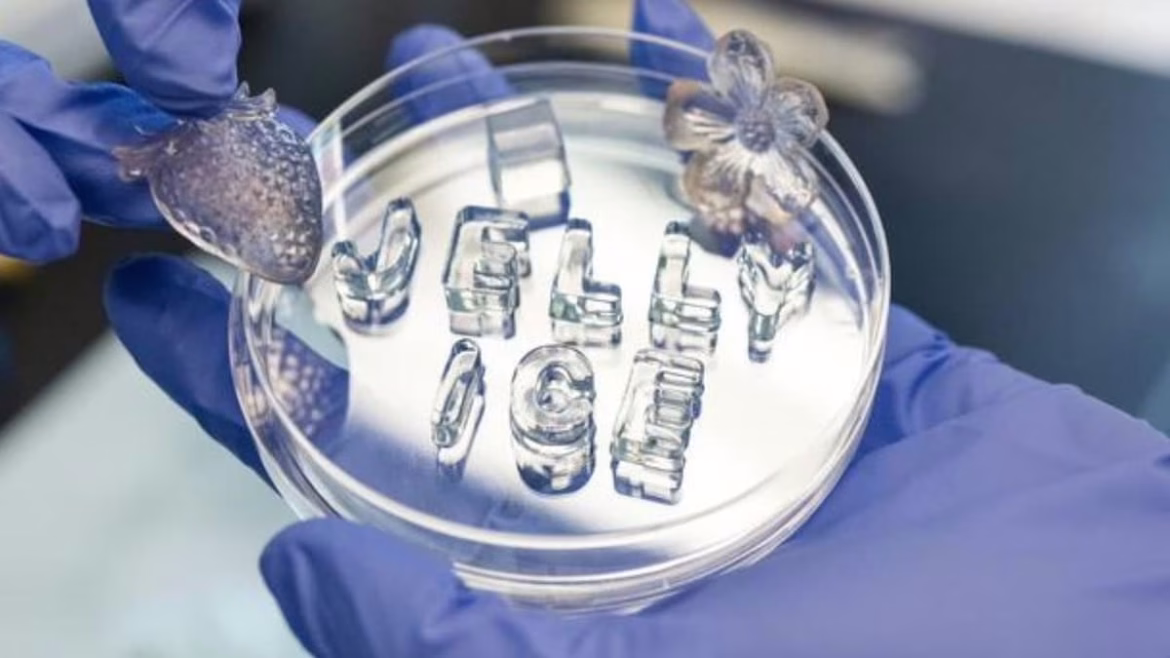 Эрдэмтэд дахин ашиглах боломжтой, хайлдаггүй “вазелин мөс” бүтээлээ