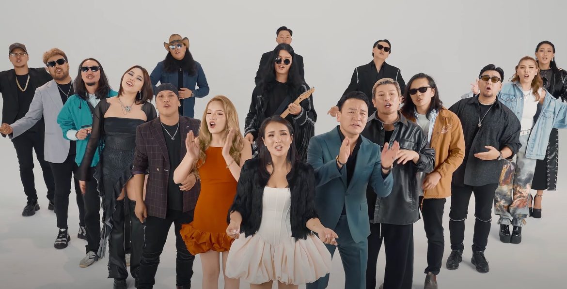 Залуу уран бүтээлчид “Ирээдүй өнөөдрөөс эхэлнэ” дууг шинэчлэн дуулж, сонсогчдыг баясгалаа! Залуу уран бүтээлчид “Ирээдүй өнөөдрөөс эхэлнэ” дууг шинэчлэн дуулж, сонсогчдыг баясгалаа!