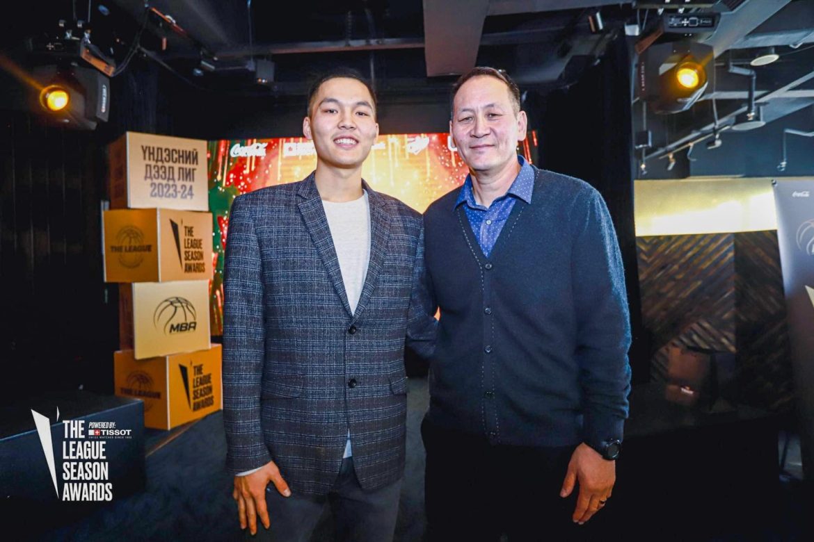 Эцгийн замаар хүү