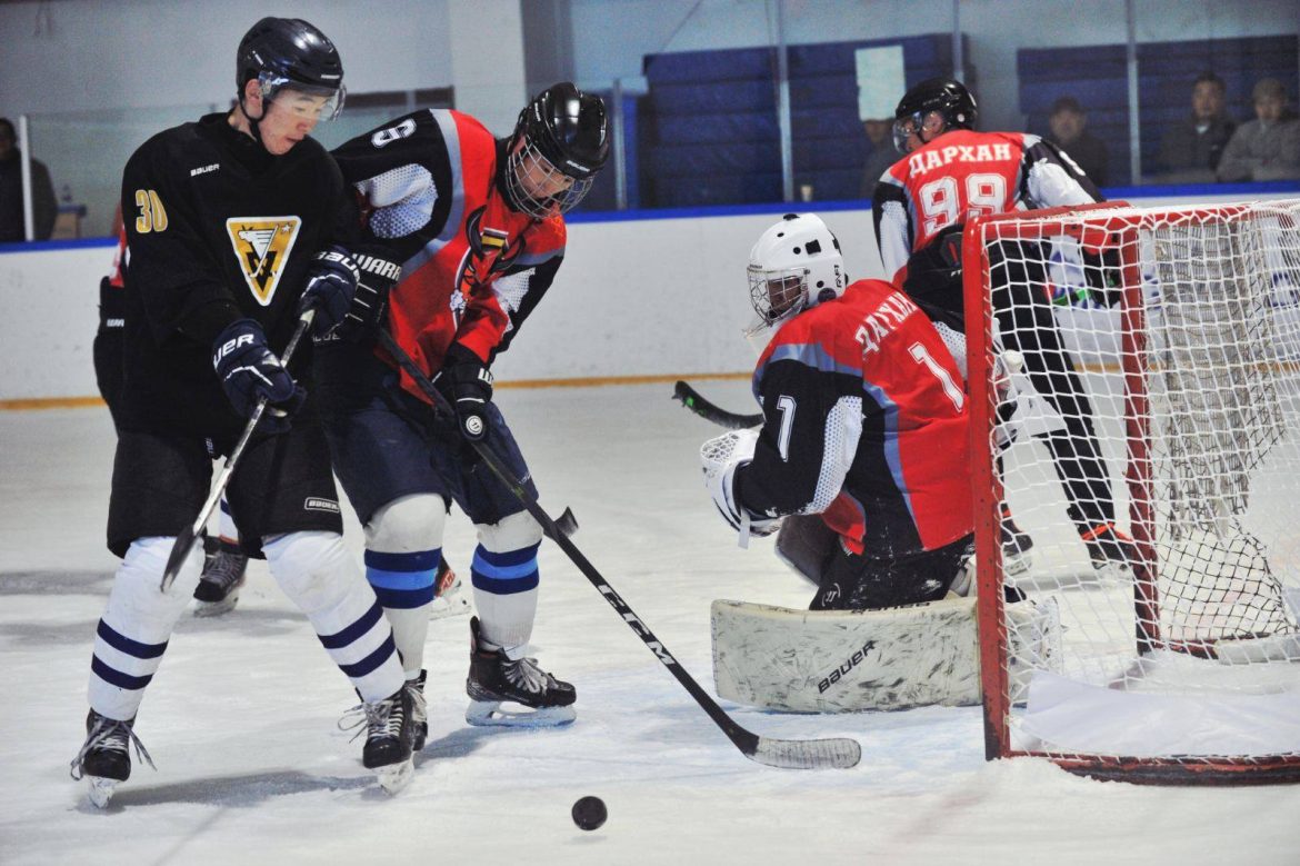 Монголын хоккейн лигийн тэмцээн эхэллээ