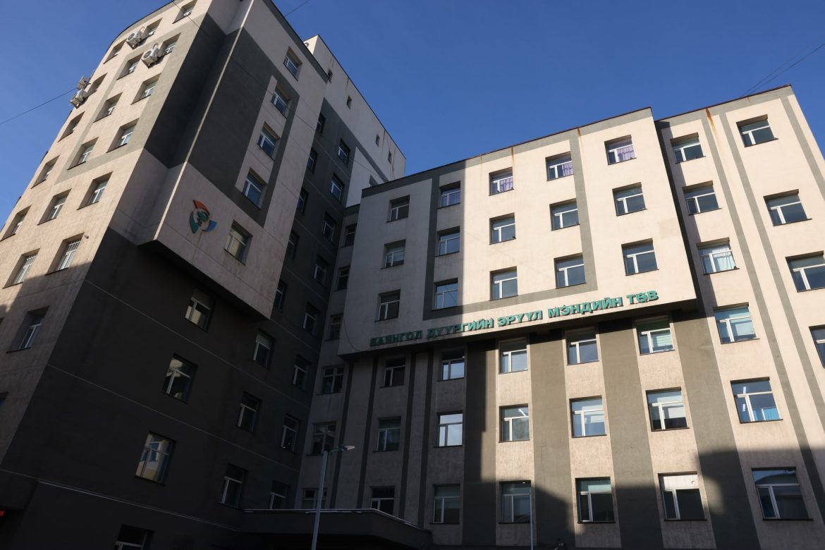 Анхан шатны эмнэлгээс дүүрэг, улсын эмнэлэгт цаг авах системийг цахимжууллаа