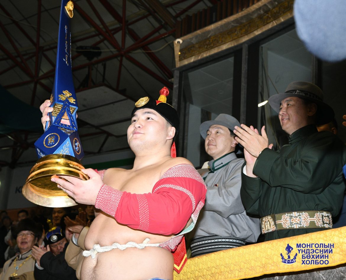 Э.Батмагнай