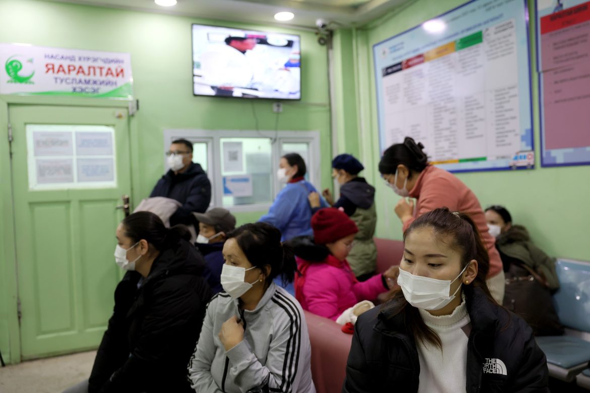 Эмч нарын илүү цагийн урамшуулалд 1 тэрбум төгрөг гаргана