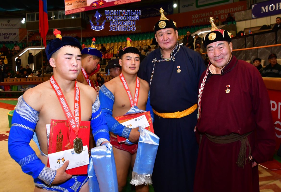 Үндэсний бөхийн өсвөр үе, залуучуудын улсын аваргууд тодров