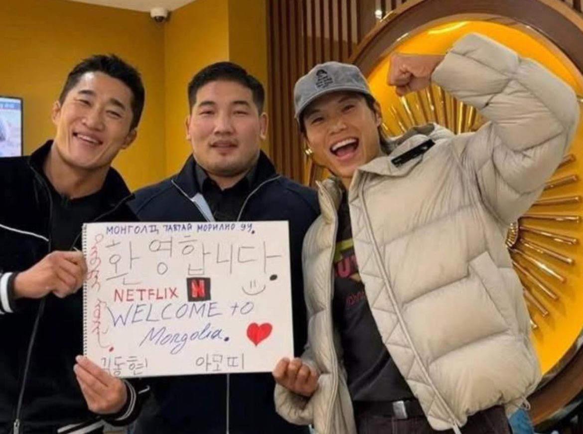 Циркчин Э.Лхагва-Очирынд зочилж, морь унаж, нум сум харвахаар ирсэн Ким Дун Хён, Амотти