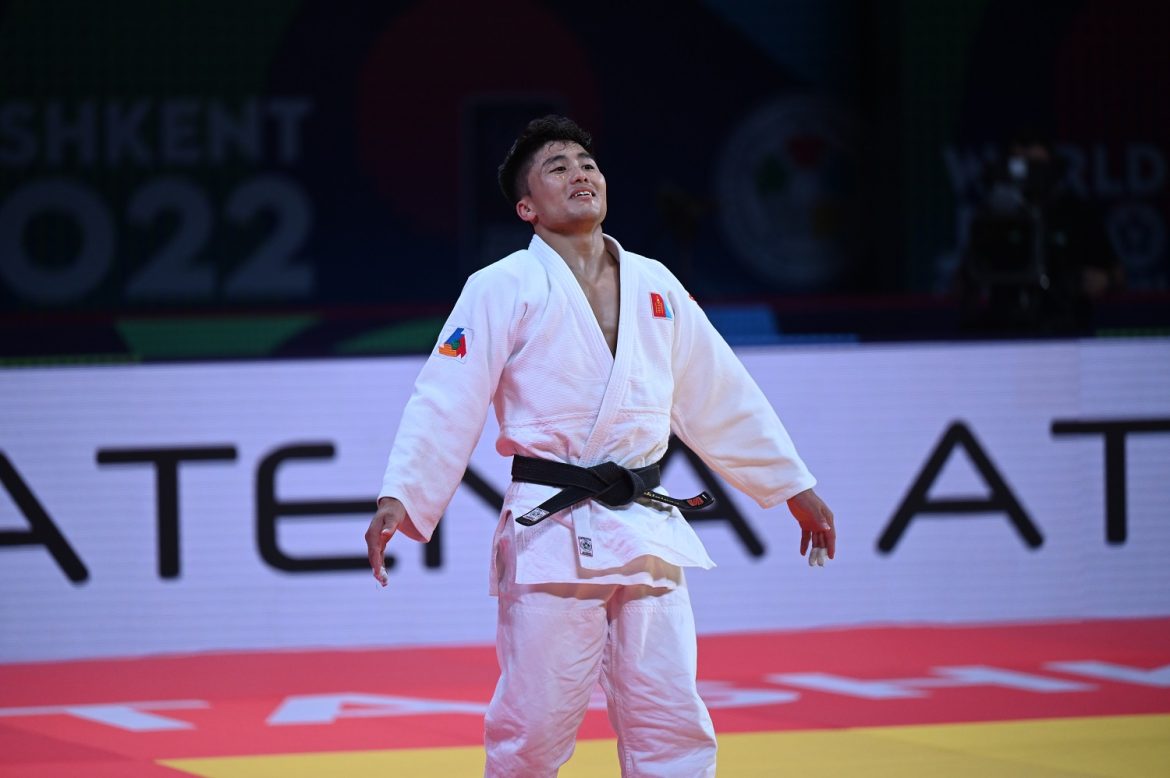 Э.Ариунболд