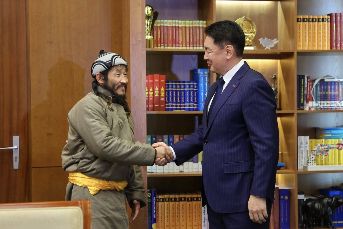 Ерөнхийлөгч У.Хүрэлсүх Б.Энх-Оргилд баяр хүргэжээ