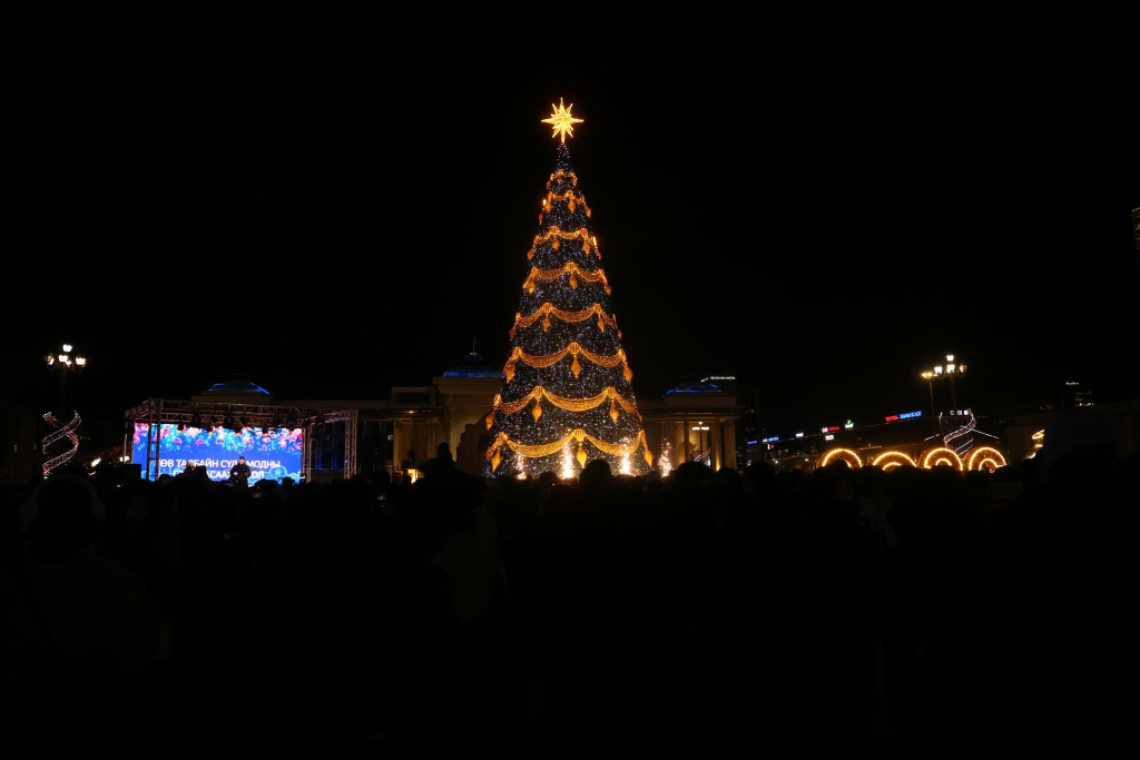 Нийслэл Хотын Сүлд Моддын Гэрэл Асаж, Шинэ Жилийн Баяр Эхэллээ! 7 image 45