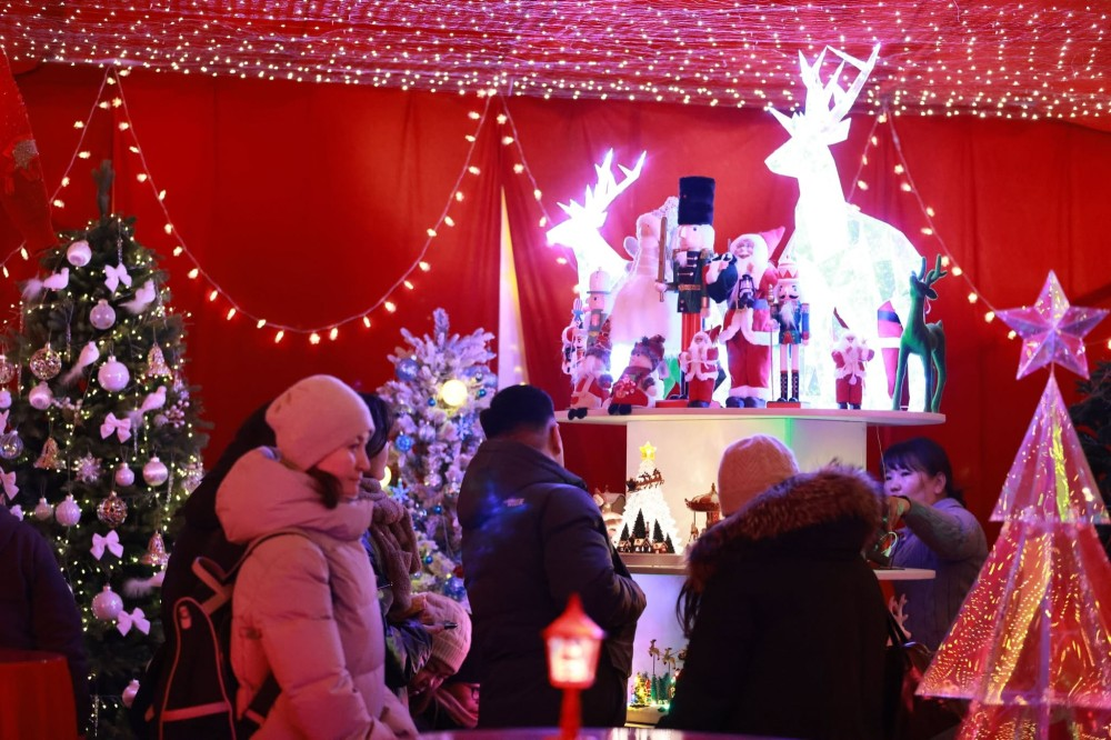 Сүхбаатарын талбайд баярын уур амьсгал орж, "Крисмасс маркет" нээгдлээ 6 Крисмасс маркет