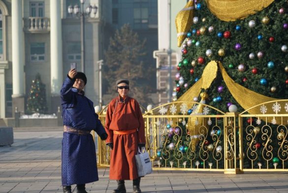 Өнөөдөр нийслэлийн 14 байршилд сүлд модны гэрлийг зэрэг асаана