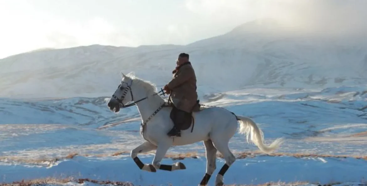 Морины ивээл дор: Морь унах дуртай 10 улс төрч, алдартнууд