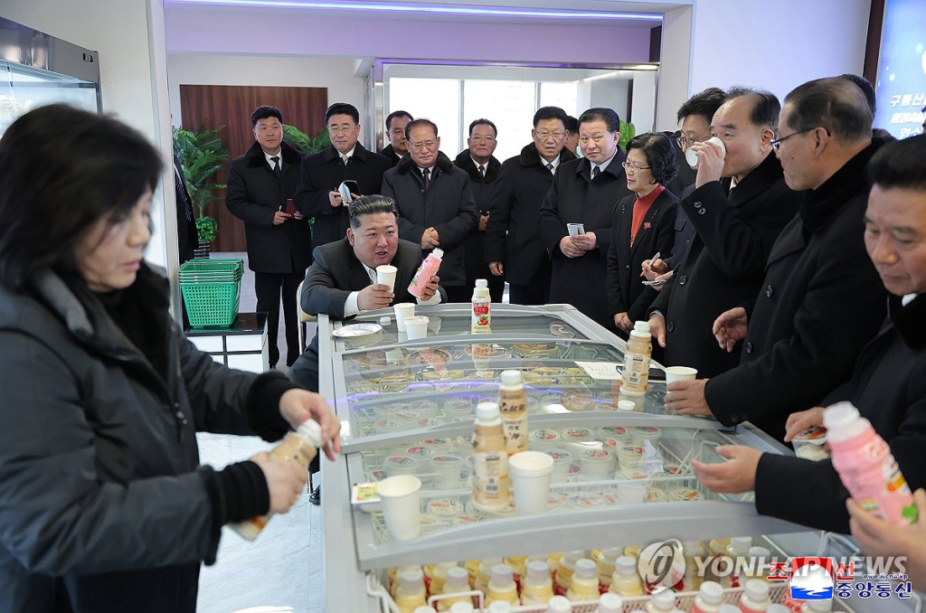 Хойд Солонгосын "үлгэрийн" тосгон: Ким Жон Ун шинэ фермийн нээлтэд оролцлоо 7 Ким Жон Ун шинэ фермийн нээлтэд оролцлоо