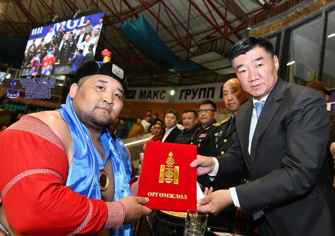 Э.Мөнхбаатар