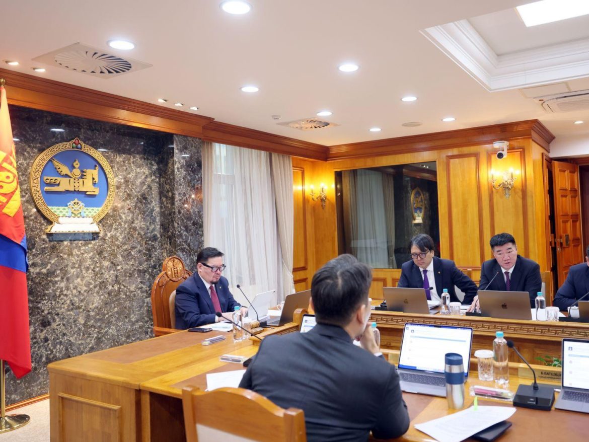 Гашуунсухайт боомт, улсын хилийн зурваст хууль зөрчиж олгосон 66 га газрыг төрийн мэдэлд буцаан авлаа