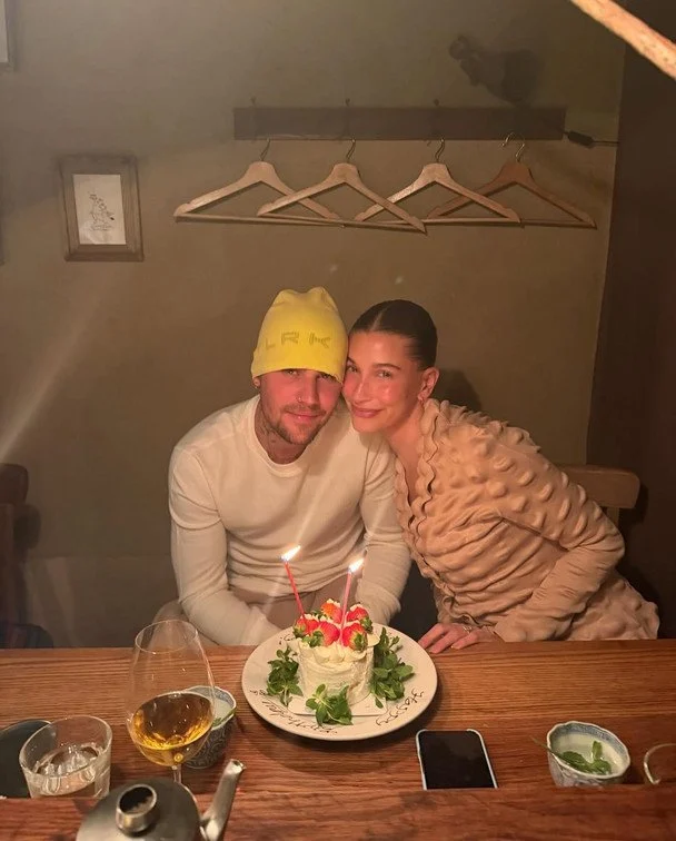 Жастин Бибер салалтын тухай цуу яриаг няцааж, 32 насны төрсөн өдрөө эхнэртэйгээ тэмдэглэв 6 Жастин, Хэйли Бибер