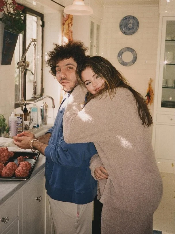 Селена Гомес нөхөр Бенни Бланкогийнхоо 38 насны төрсөн өдөрт зориулж нандин зурагнуудаа дэлгэлээ 6 Селена Гомес и Бенни Бланко