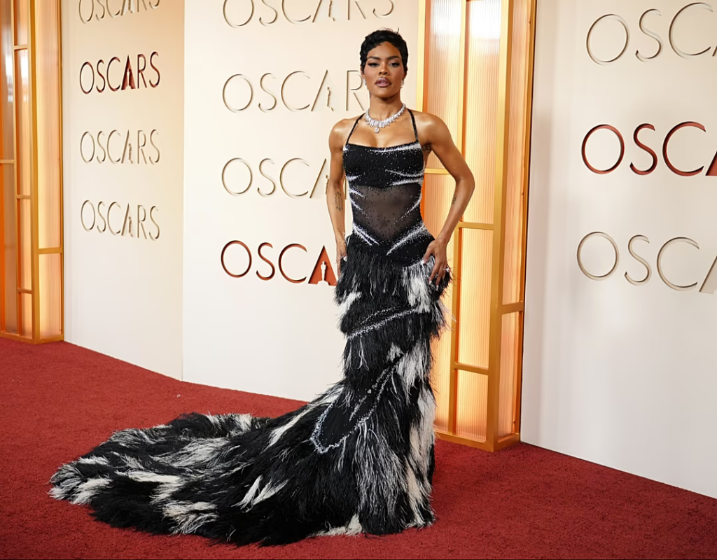 Майкл Б. Жорданаас Ренате Рейнсве хүртэл: "Оскар-2026"-ын хамгийн загварлаг 14 од 13 Teyana Taylor