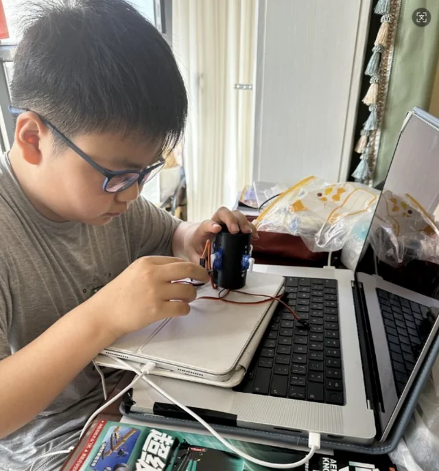 Хятадын 14 настай сурагч гэрийн нөхцөлд онгоцны хөдөлгүүр угсарчээ 6 14 настай сурагч гэрийн нөхцөлд онгоцны хөдөлгүүр угсарчээ