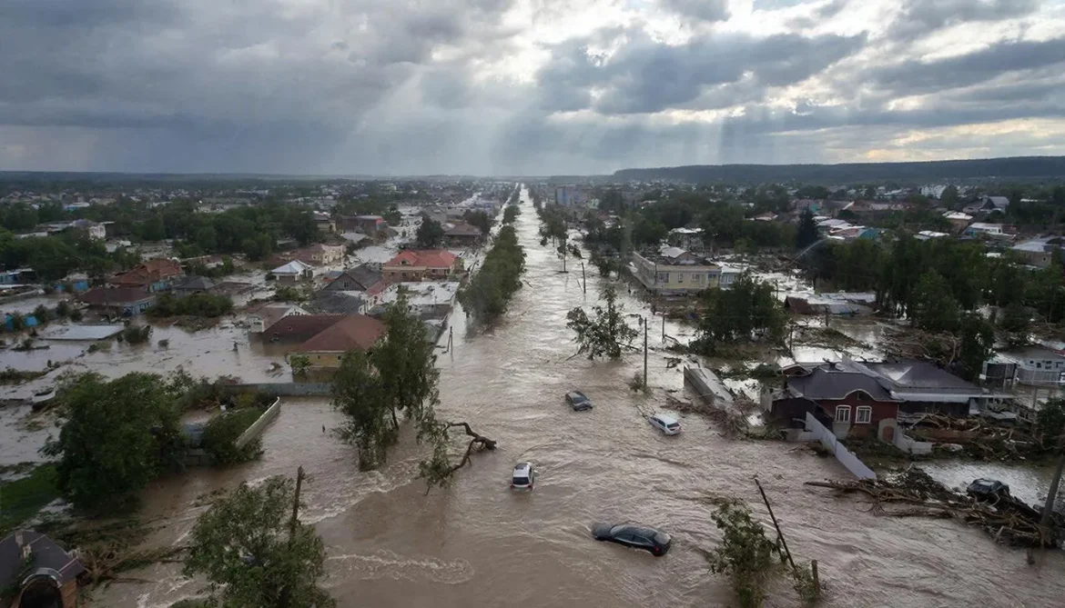 ОХУ-ын Дагестанд хүчтэй үер буусны улмаас таван хүний амь үрэгдэж, олон мянган хүнийг нүүлгэн шилжүүлжээ