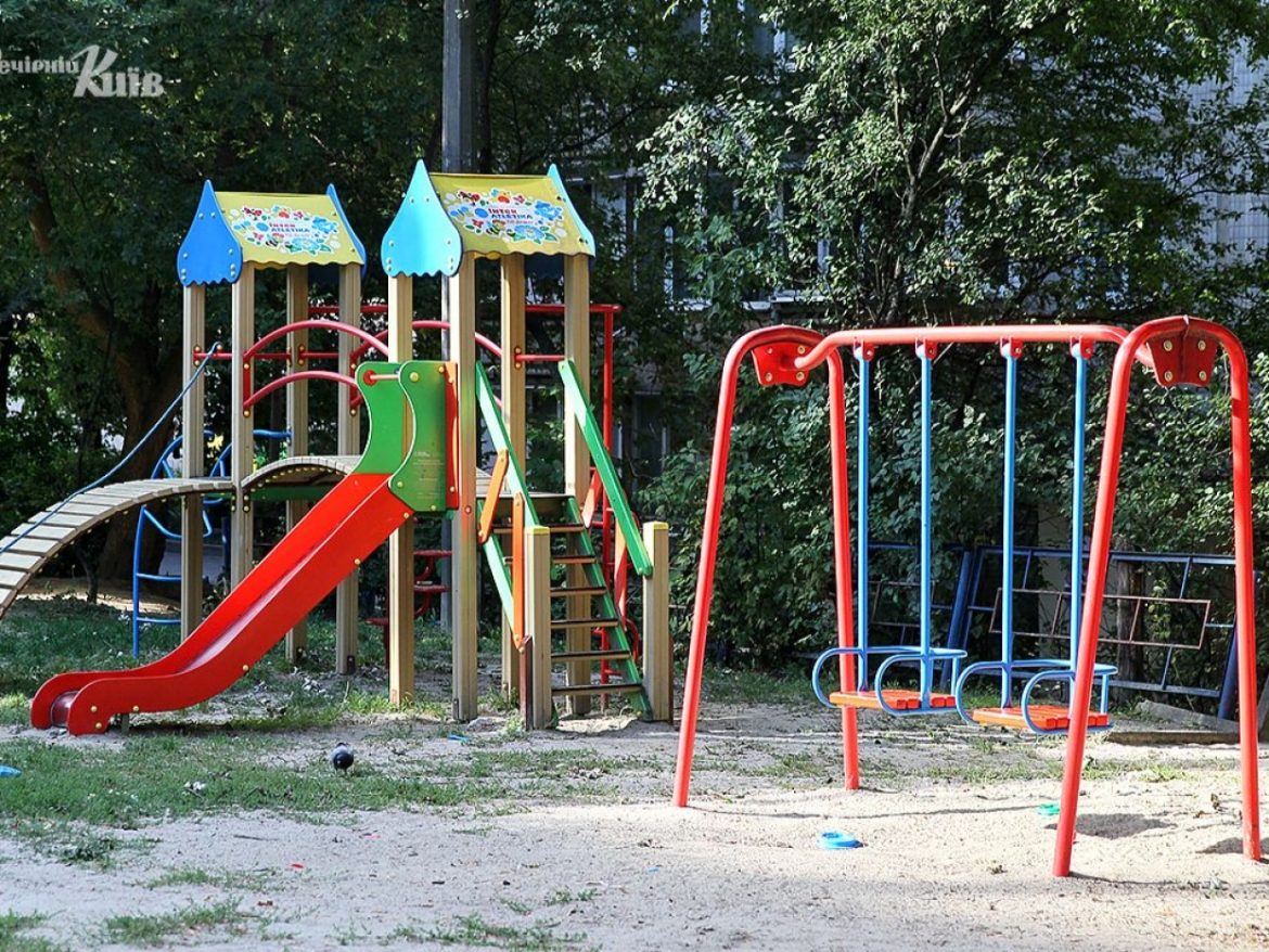 Орон даяар тоглоомын талбайн аюулгүй байдлыг шалгаж, засаж байна