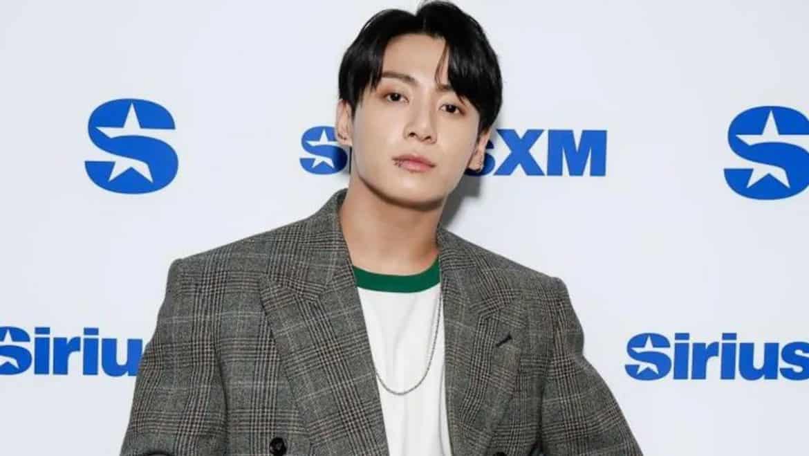 Jungkook-ийг 22 удаа мөрдсөн эмэгтэйд тэнсэн харгалзах ял оноожээ