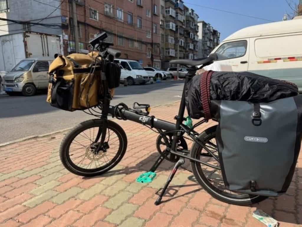 Төв Азийг зорин дугуйгаар аялж яваа Солонгос улсын Ютубэр Зүүнхараа орчимд дугуйгаа хулгайд алджээ 6 Солонгос YouTuber аялагч Зүүнхараад дугуйгаа алджээ