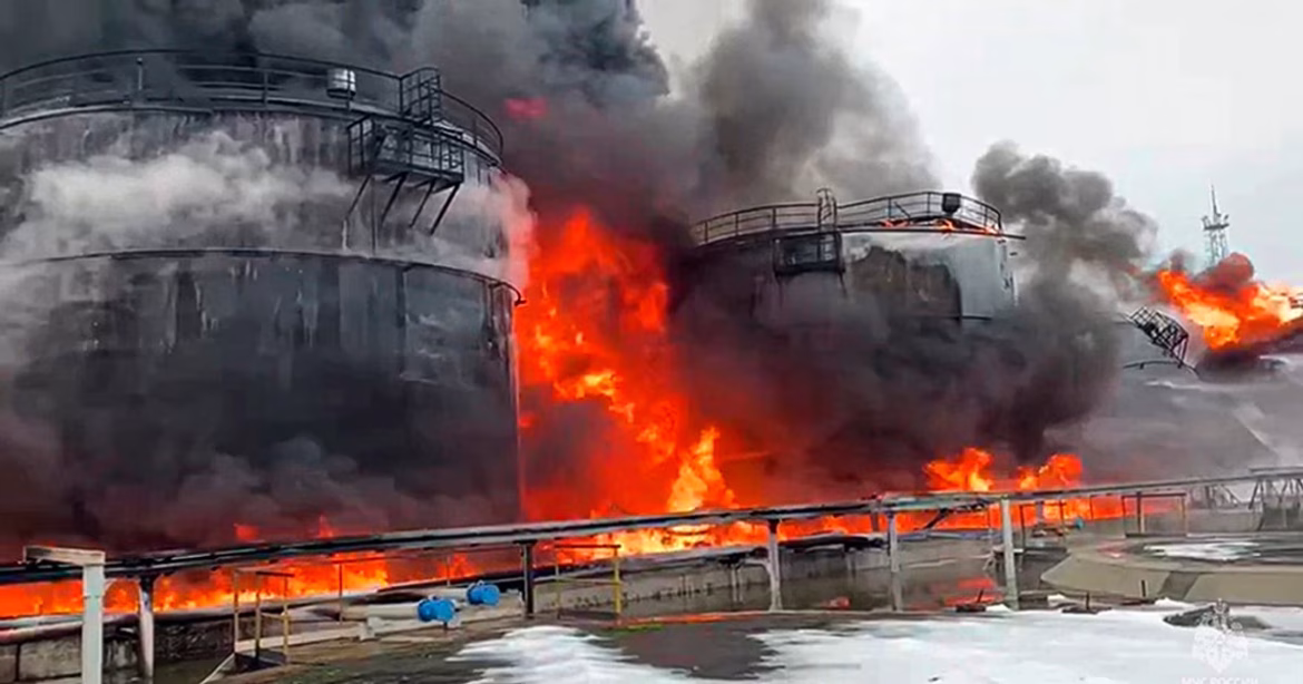 В.Зеленский ОХУ-ын томоохон газрын тос боловсруулах хоёр үйлдвэрт цохилт өгснөө мэдэгдлээ