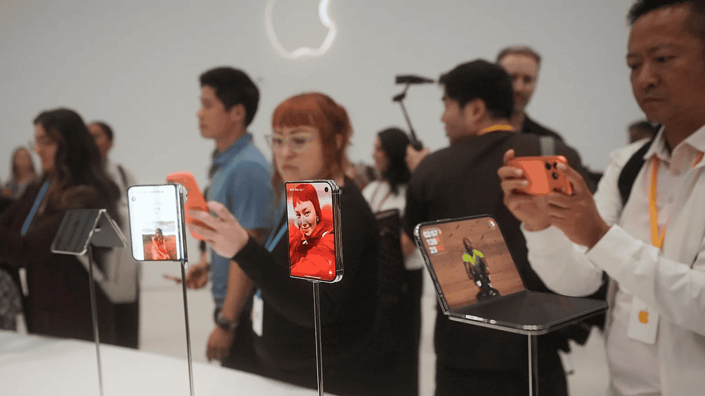 Apple компанийн анхны эвхэгддэг iPhone “Duo” загвар 1999-3200 ам.долларын үнэтэйгээр танилцуулагдлаа 6 Apple анхны эвхэгддэг iPhone Duo загвараа танилцууллаа